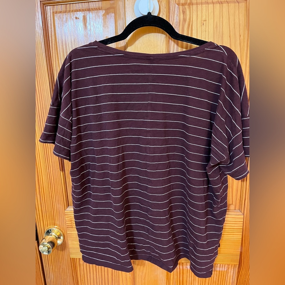 Old Navy Red & White Boyfriend T-Shirt with Crew Neck - Picture 3 of 3